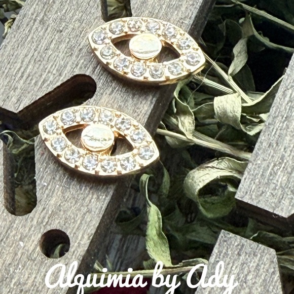 Gold Stud Earrings - Picture 1 of 1